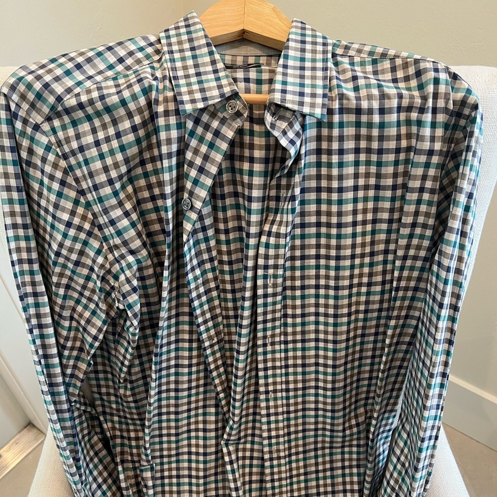 HUGO BOSS (SLIM FIT) CASUAL DRESS SHIRT. NECK 16.5 SLEEVE LENGTH 34/35